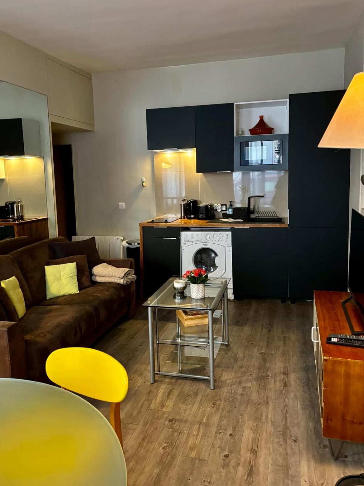 Charming For 4 People 1 Baby In The Heart Of *
